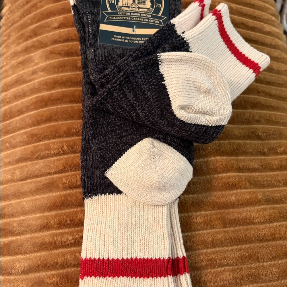 Roots Black and Cream Socks NWT Unisex see sizing in pictures - Picture 4 of 4